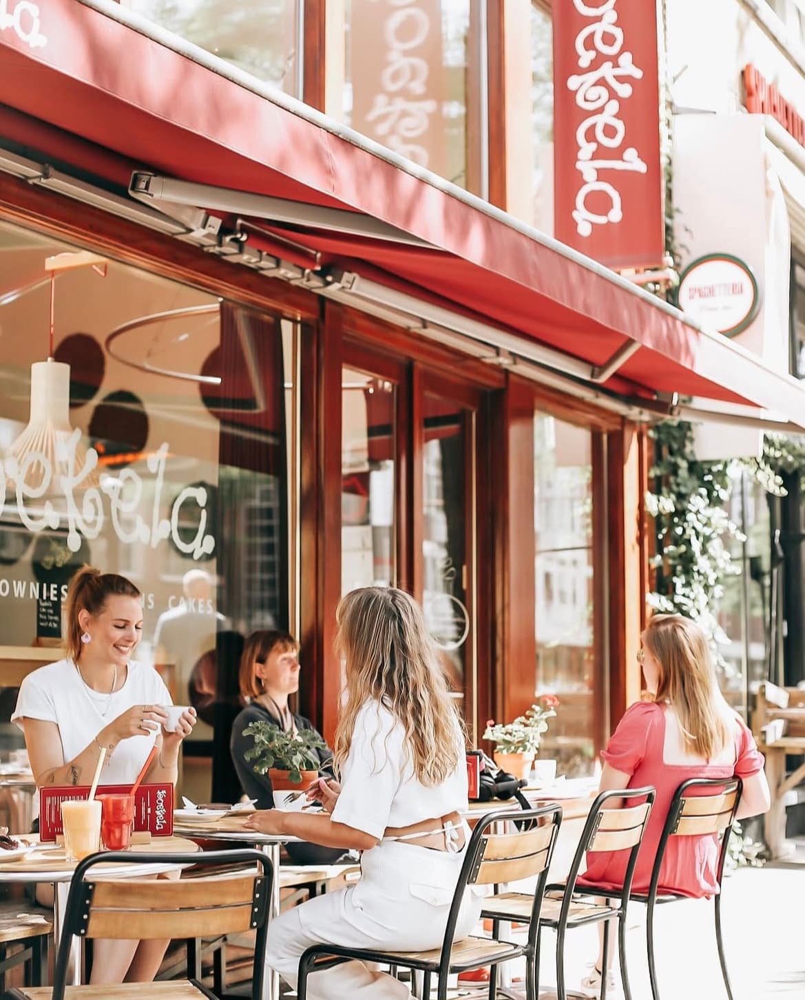 Koekela Rotterdam terras in de zomer