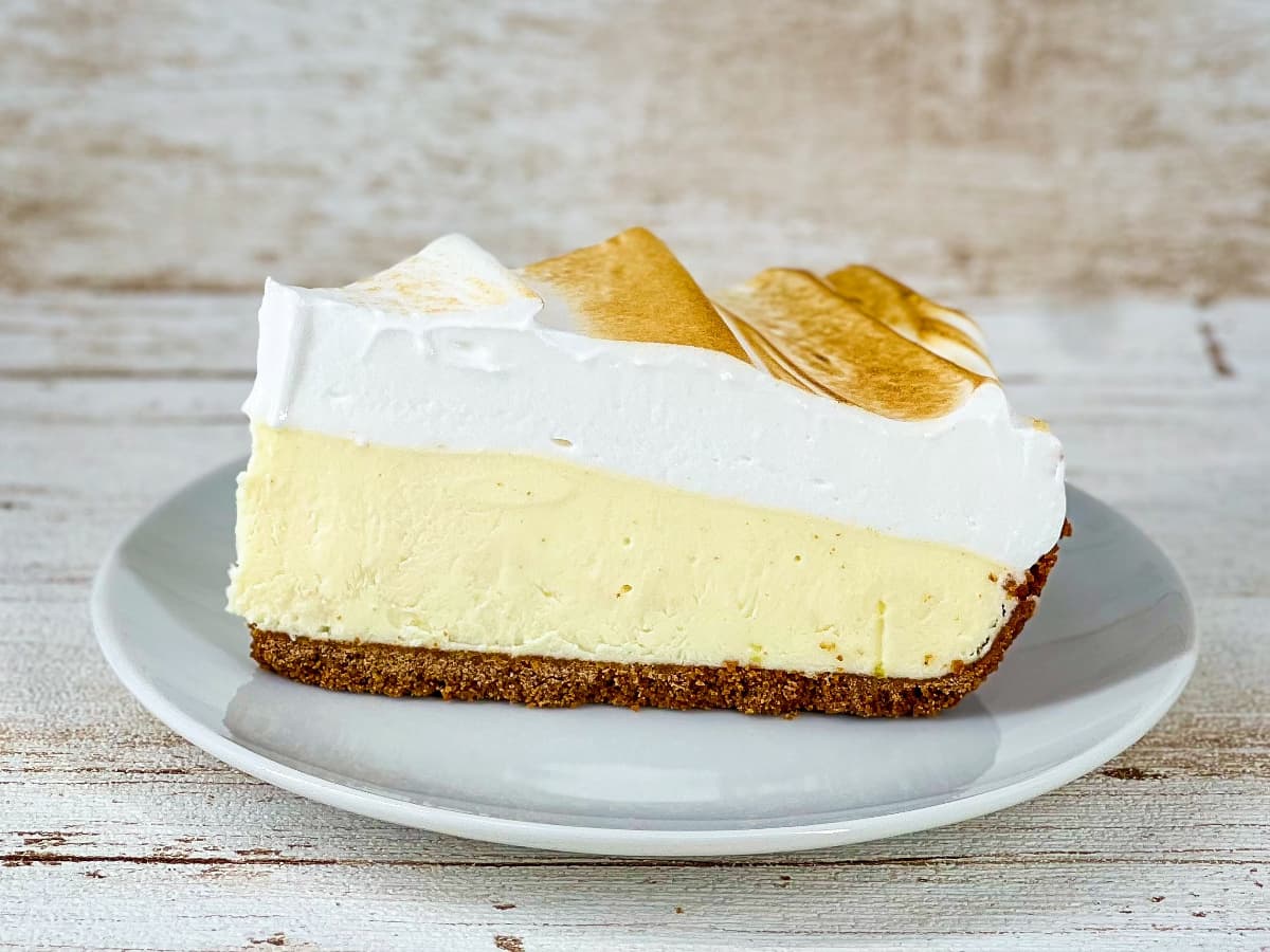 Puntje limoentaart van Koekela op een bordje