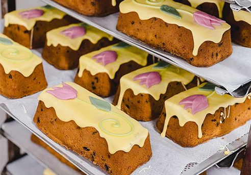 Koekela Lentecake op een bakplaat