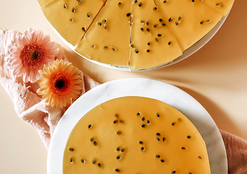 Passion Fruit Quark Cake Large - Maandtaart April