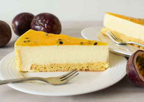 Passion Fruit Quark Cake Large - Maandtaart April