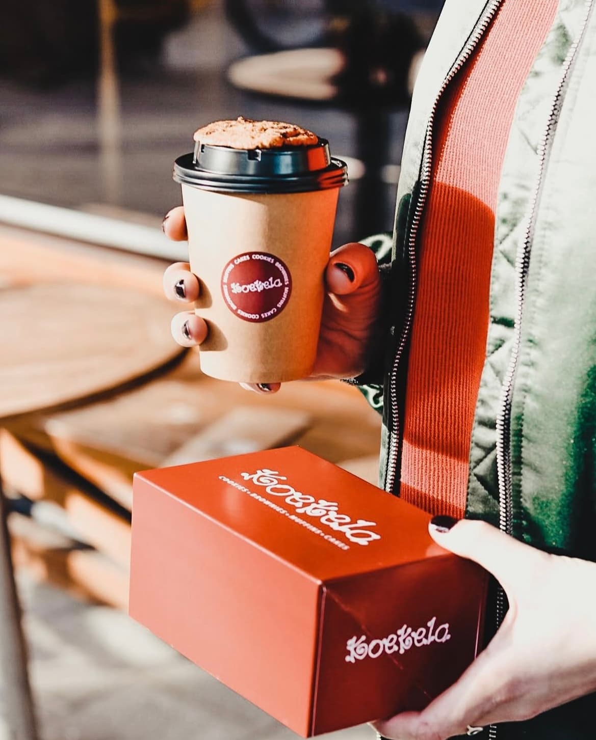 Koekela koffie to-go en taartpunt to-go