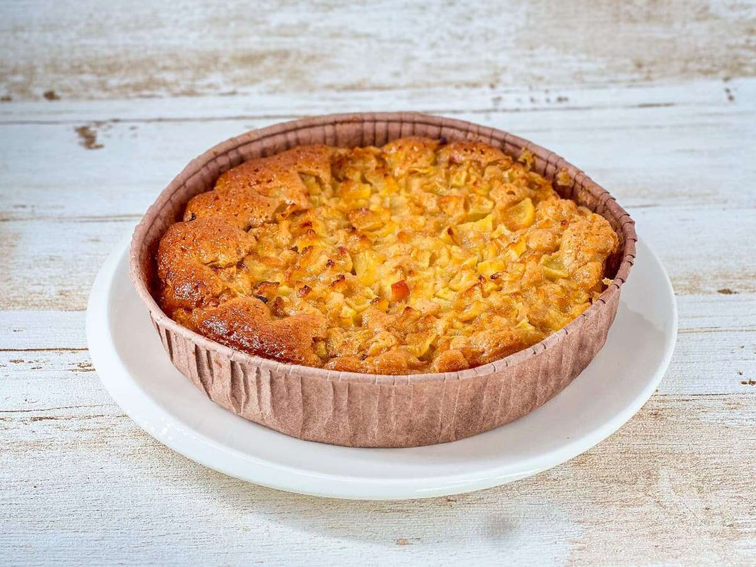 Appel kaneel cake op een bordje van Koekela