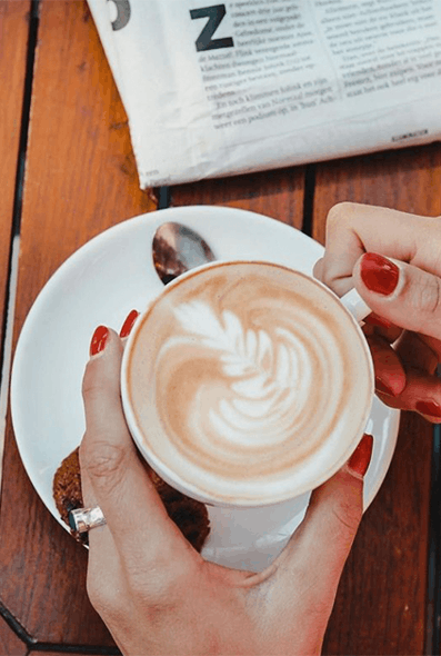 Cappuccino op terras bij Koekela