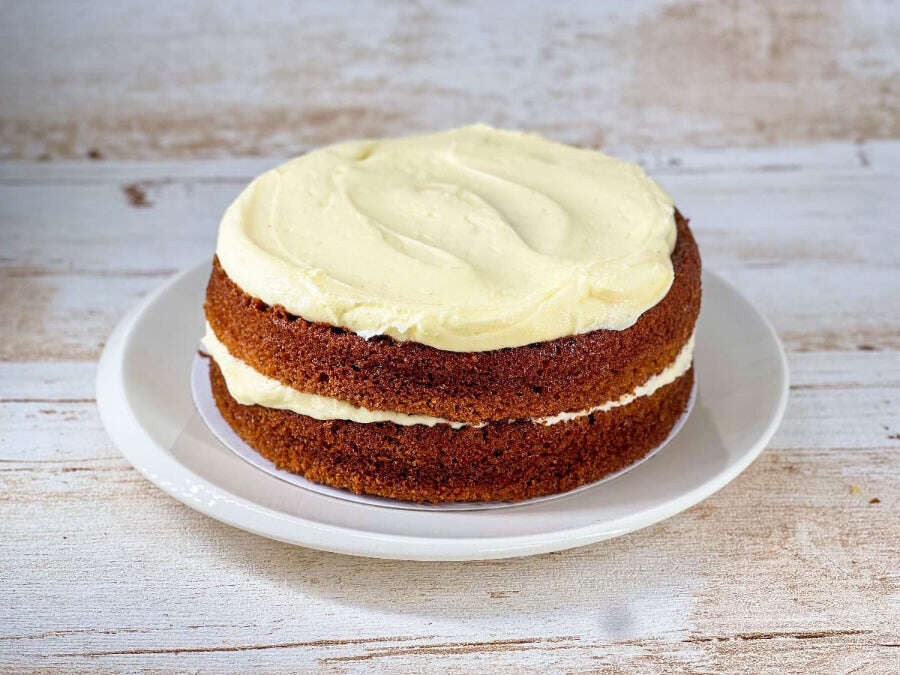 Kleine red velvet taart met roomkaas frosting van Koekela